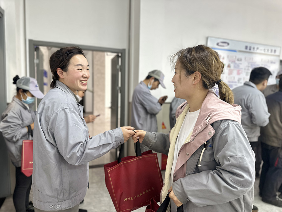 【296】湖州生力液壓有限公司:芳華綻放,開展三八婦女節特別活動.jpg 【296】湖州生力液壓有限公司:芳華綻放,開展三八婦女節特別活動.jpg